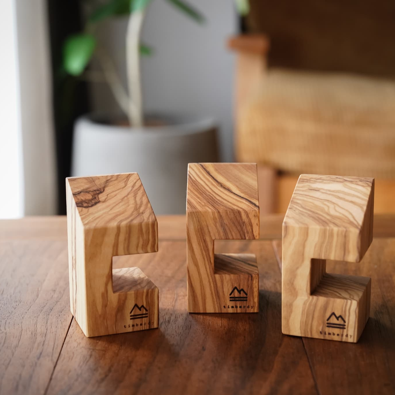 オリーブの木で作る腕時計スタンド