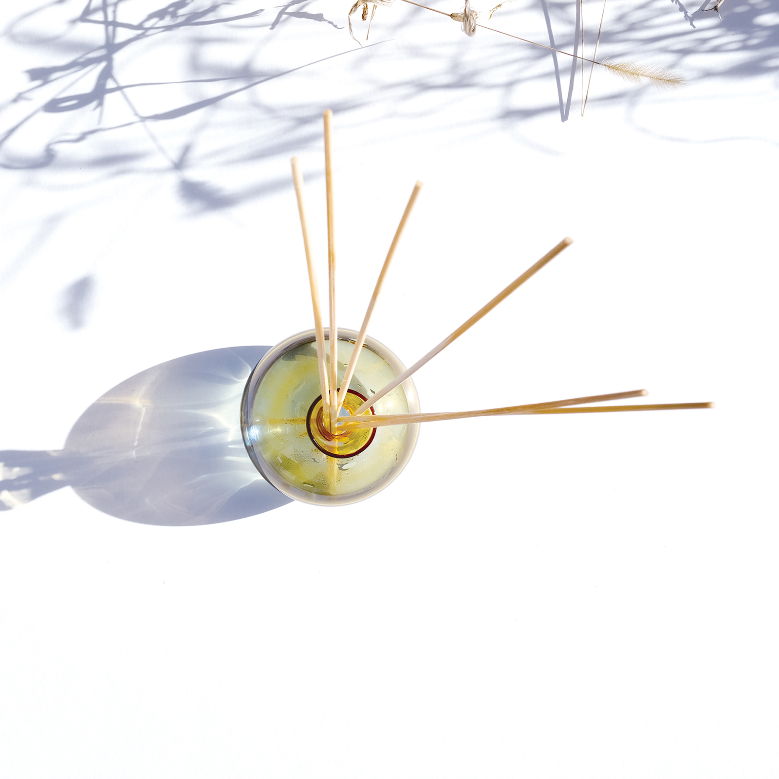 精油ベースのリードディフューザー