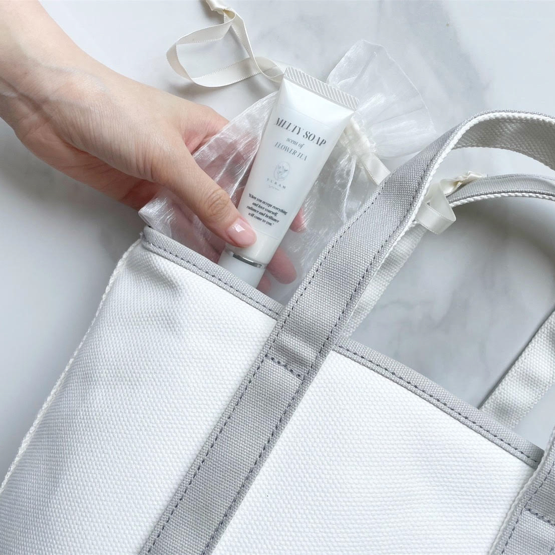 白鳥の湖（宝石石鹸＆手・顔に使えるマルチソープセット）