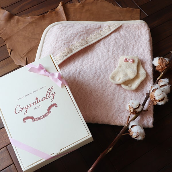 パイルおくるみとパイル靴下のギフトボックス