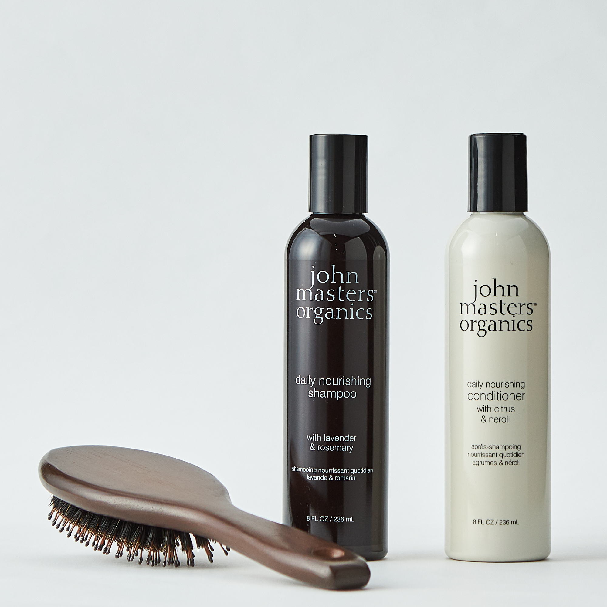 ブラシとシャンプー&コンディショナーのヘアケアセット