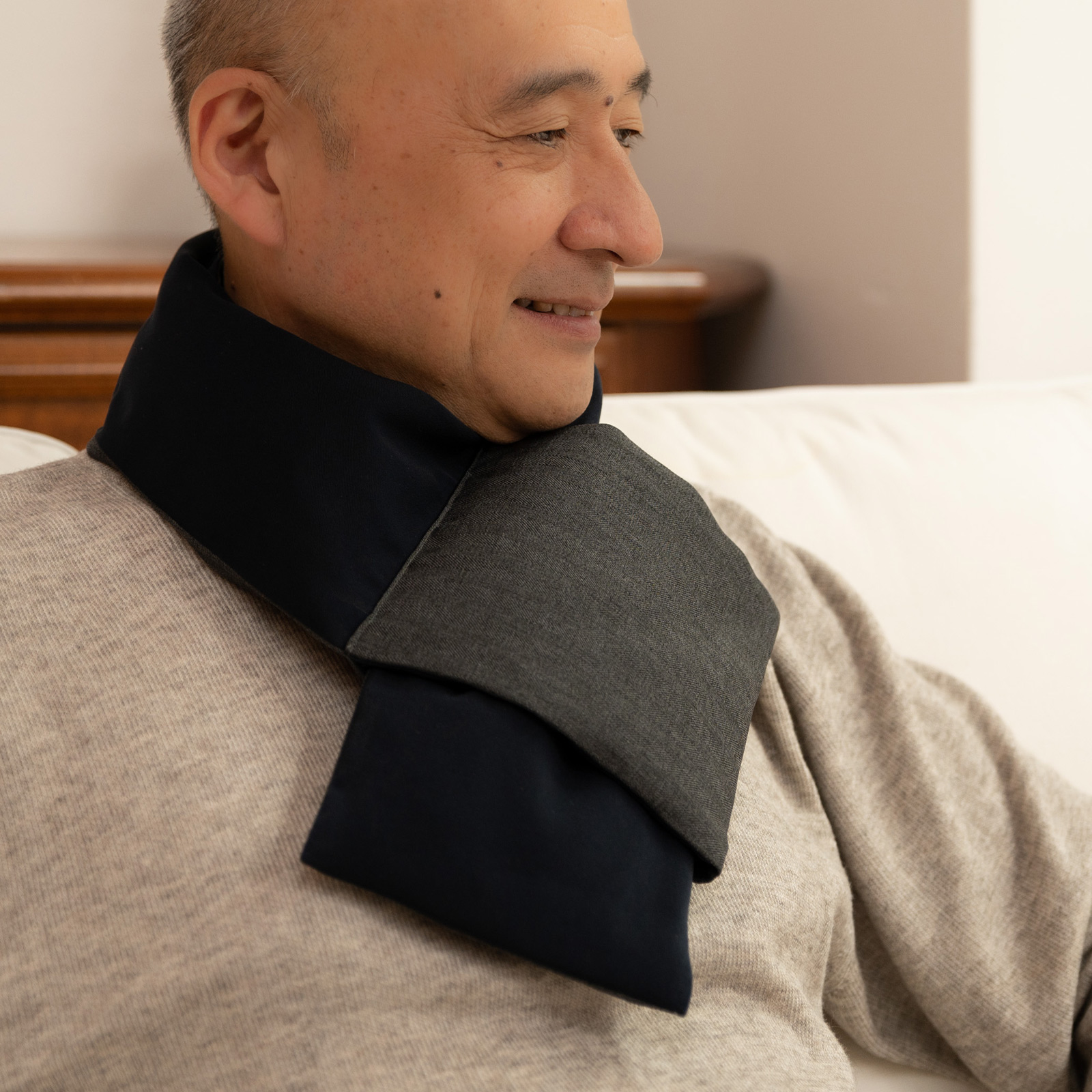 ヘヴンリーダウンプレミアム リバーシブル ネックウォーマー【日本製】