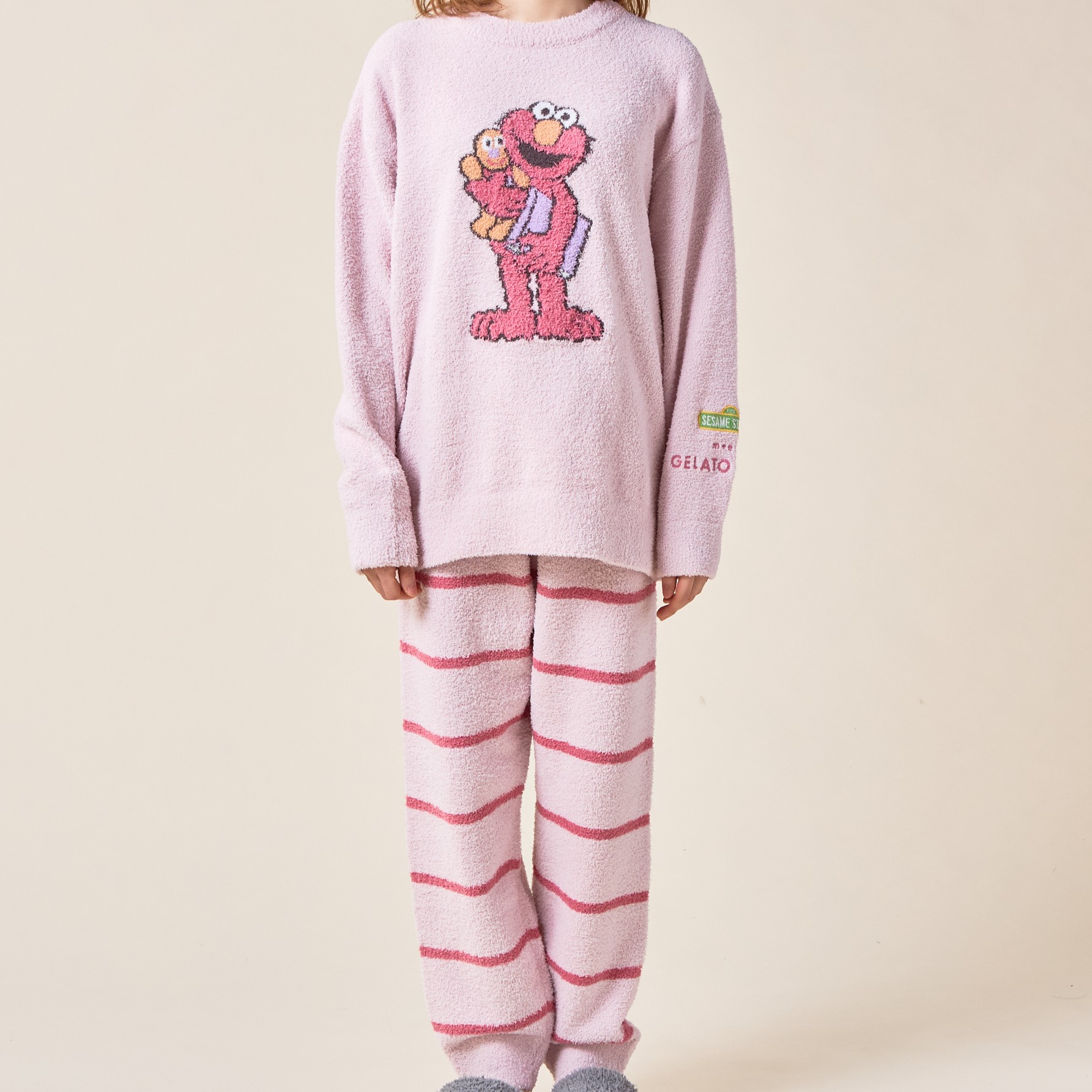 【WOMEN】【SESAME STREET】モチーフJQDプルオーバー&ロングパンツセット