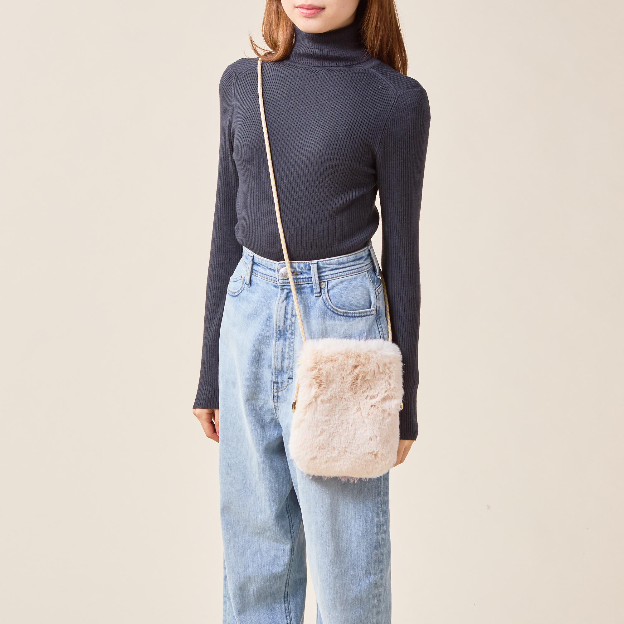 フェイクファースマートフォンバッグ