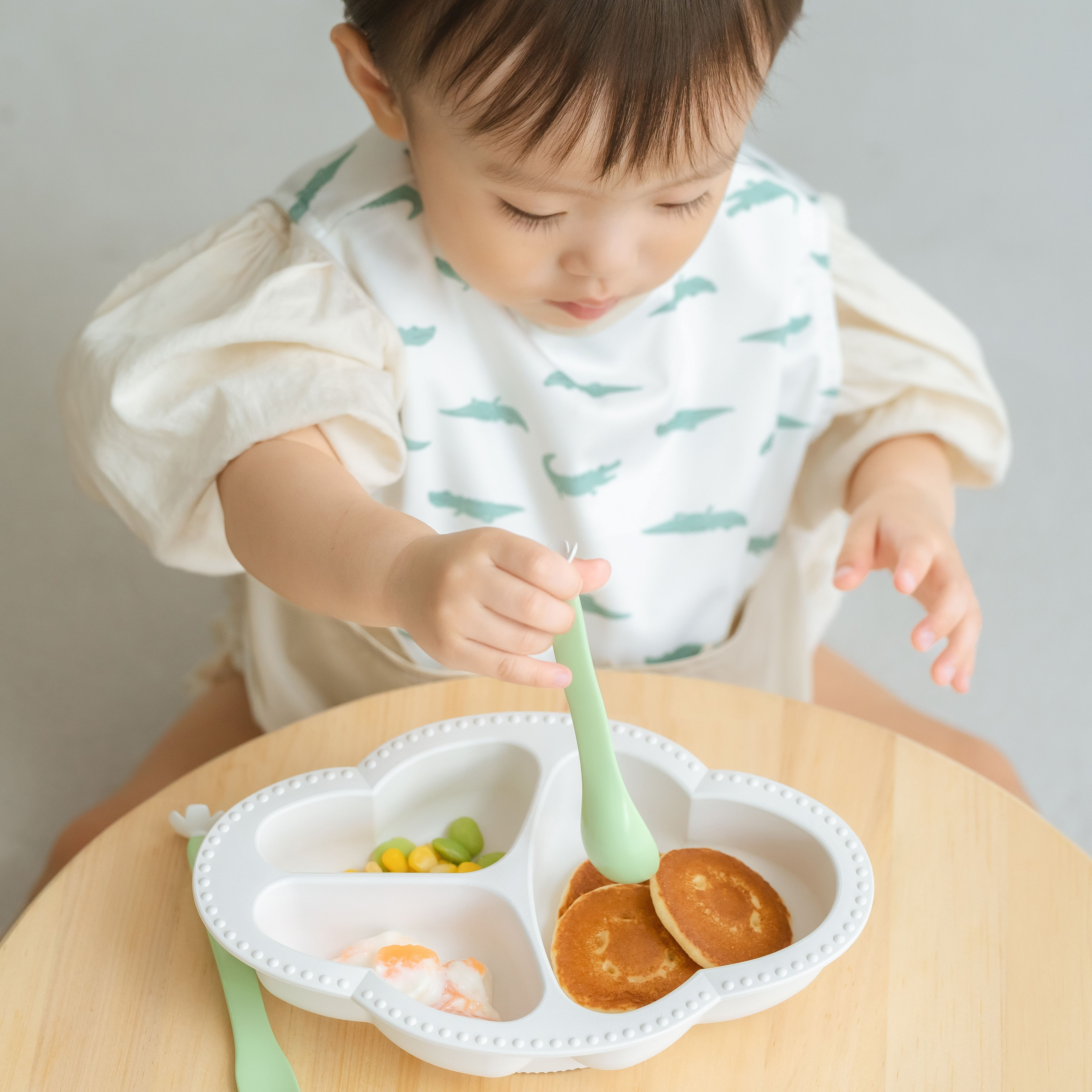 もぐもぐ防水エプロン