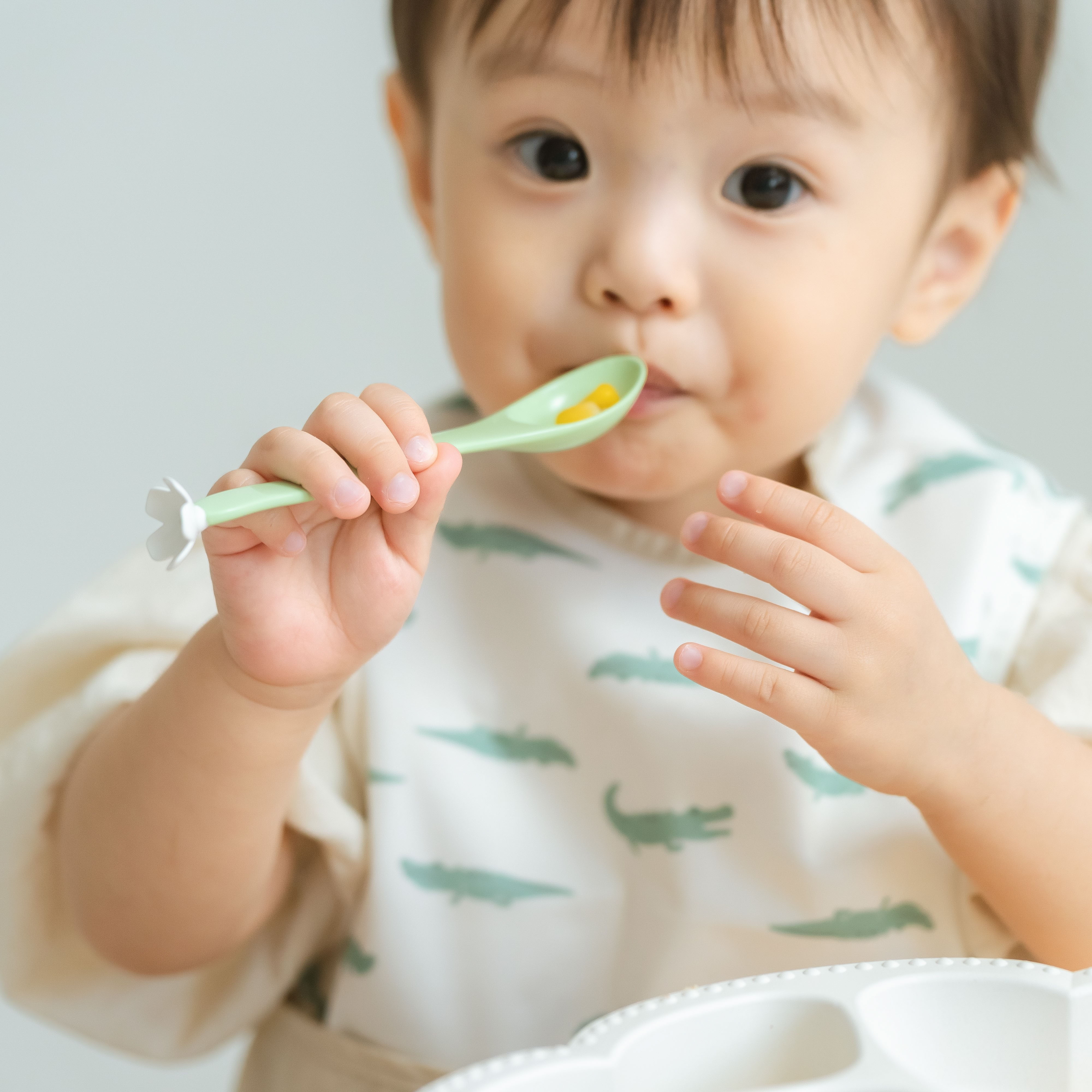 もぐもぐ防水エプロン