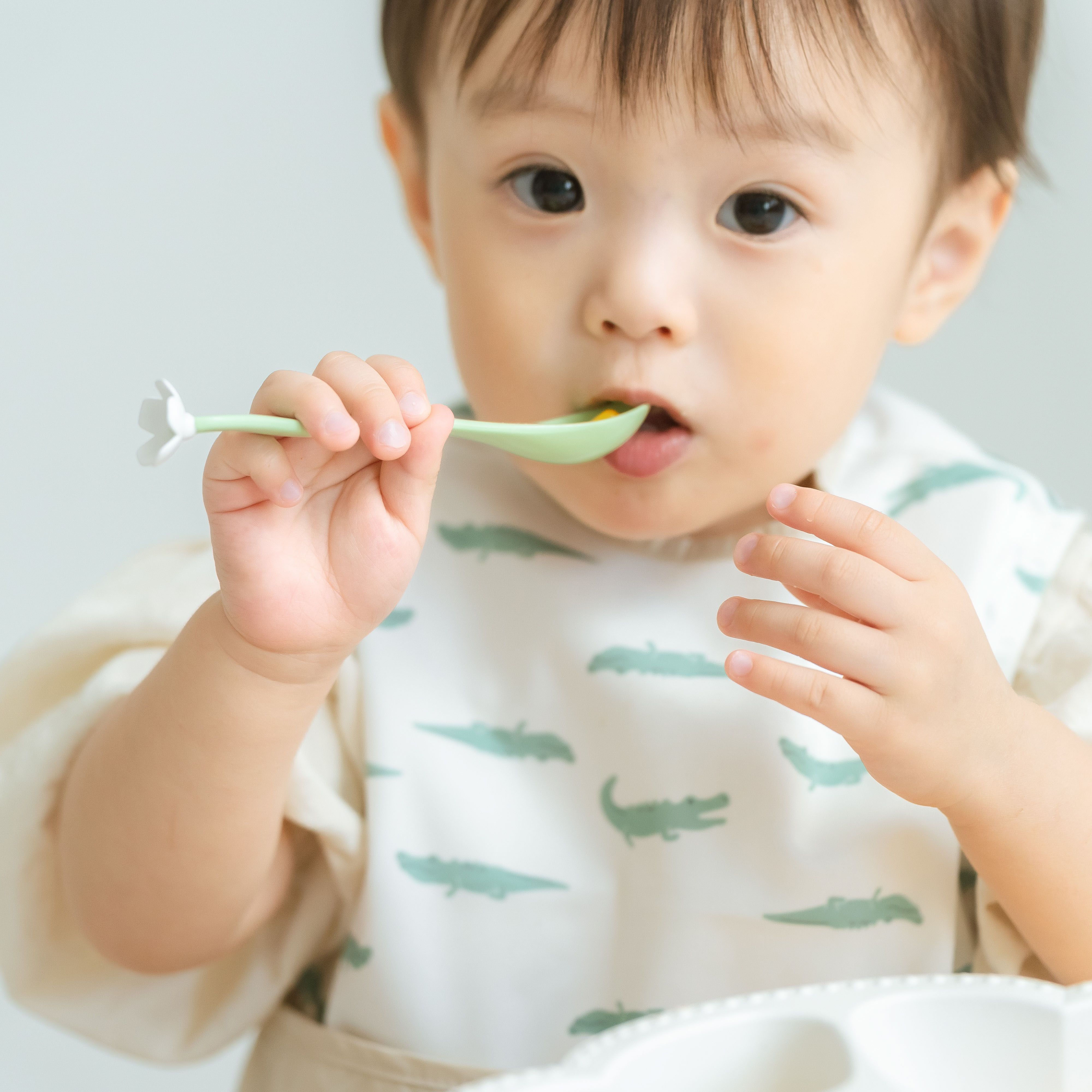 もぐもぐ防水エプロン