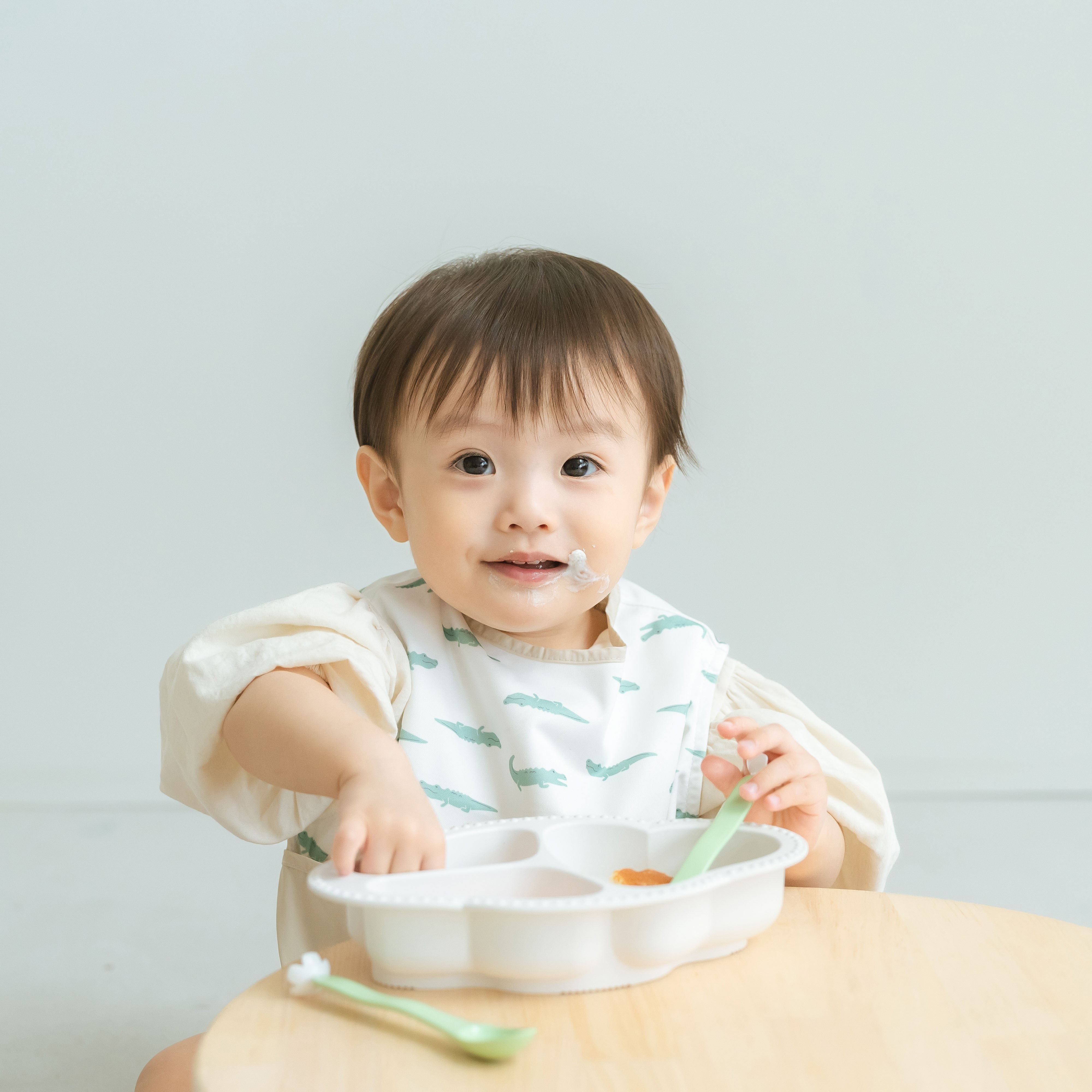 もぐもぐ防水エプロン