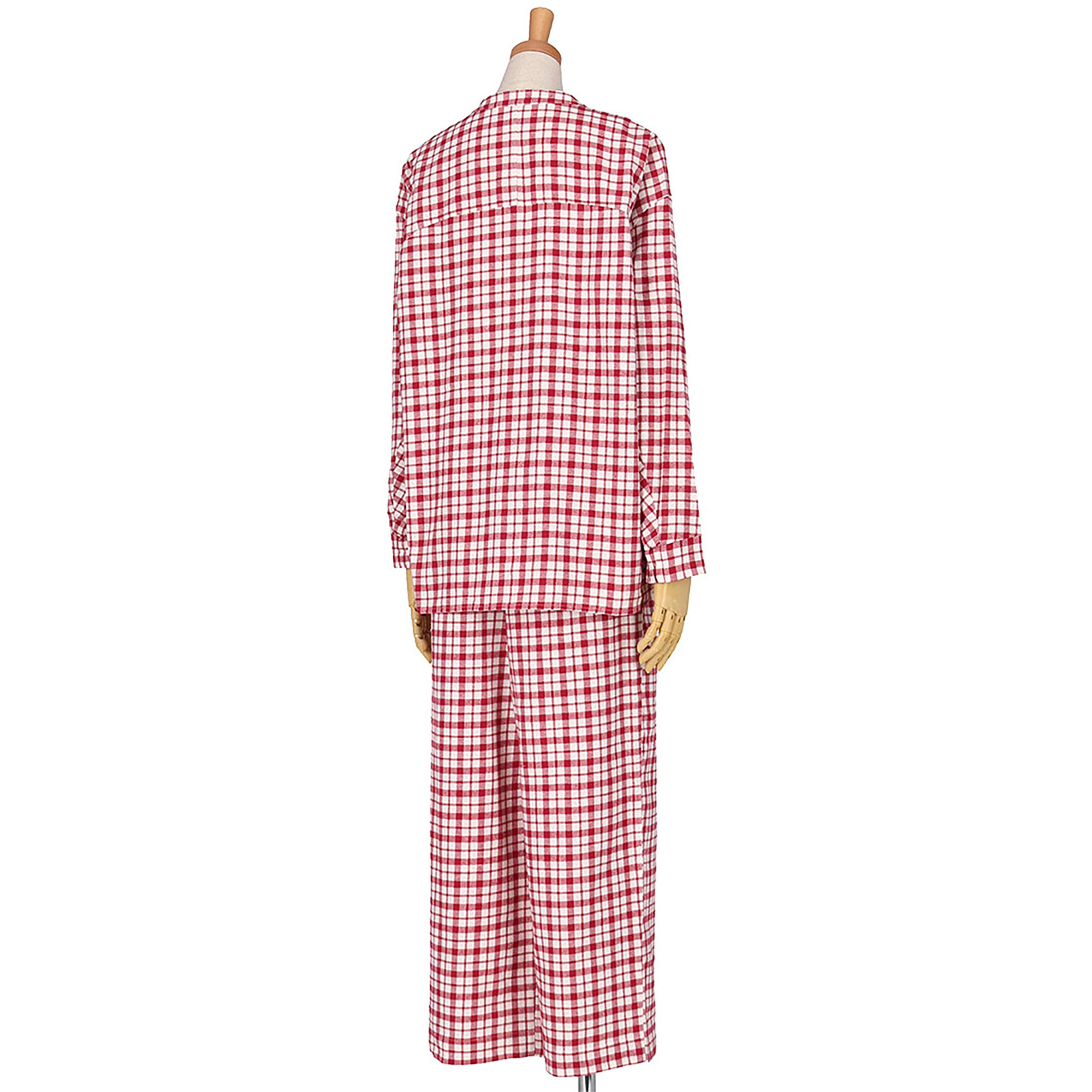 寝返りしやすい立体設計のあったかレディースパジャマ