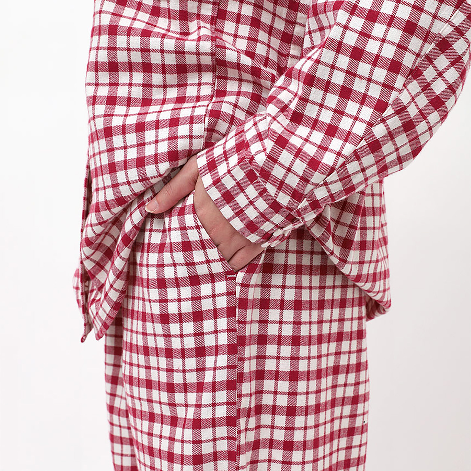 寝返りしやすい立体設計のあったかレディースパジャマ