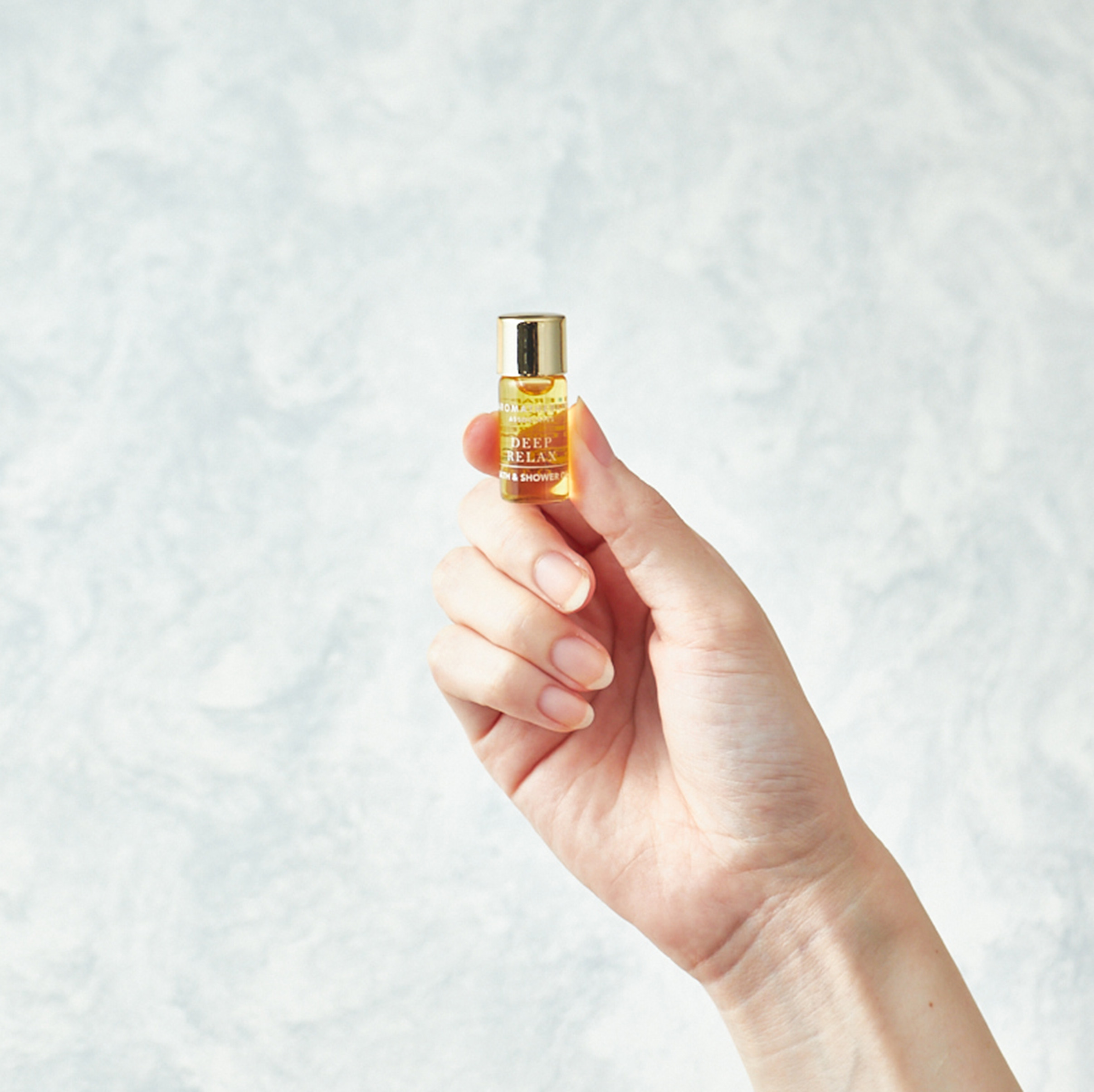 【名入れ/クリスマス限定ボックス付】カシミヤ100%マフラーとミニチュアバスオイルコレクションセット