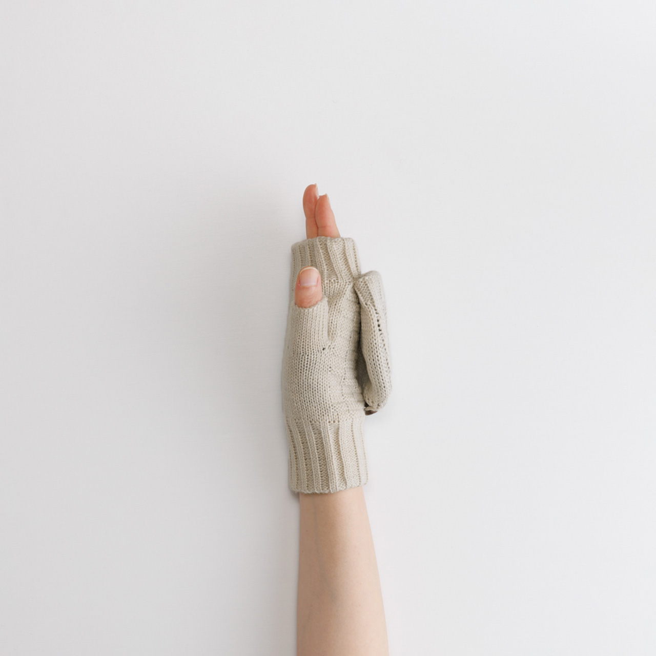 【WOMEN】フード付きケーブルニットグローブ