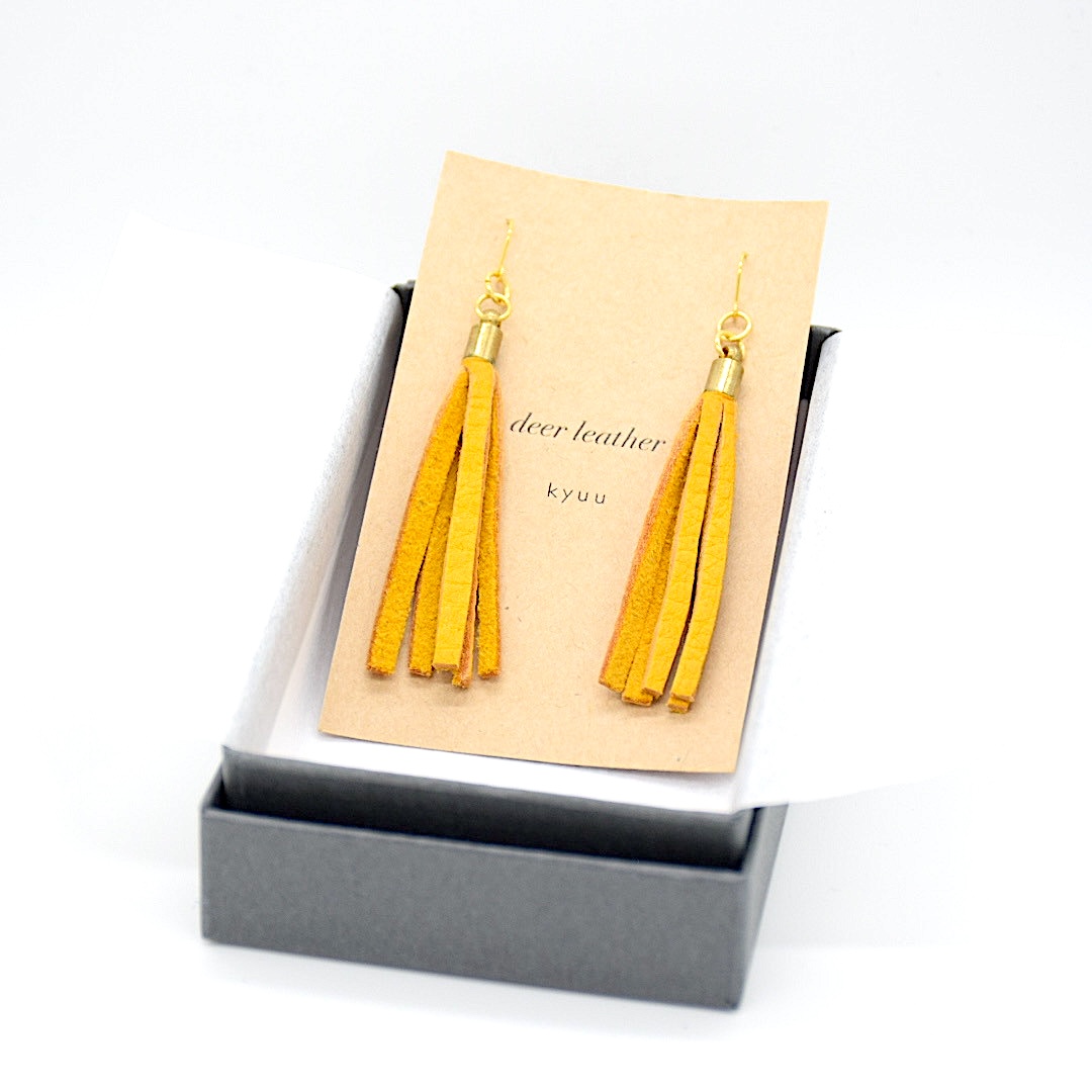 deer leather　タッセルピアス〈全4色〉