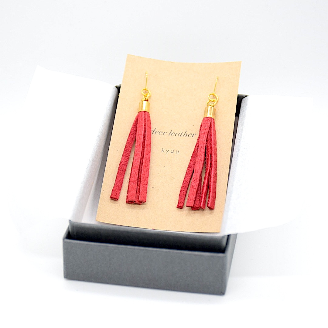 deer leather　タッセルピアス〈全4色〉
