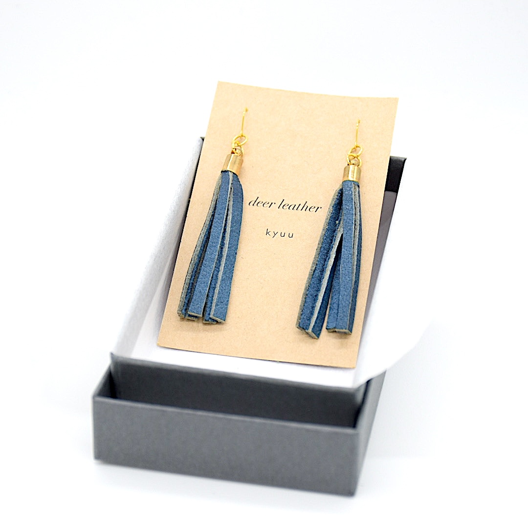deer leather　タッセルピアス〈全4色〉