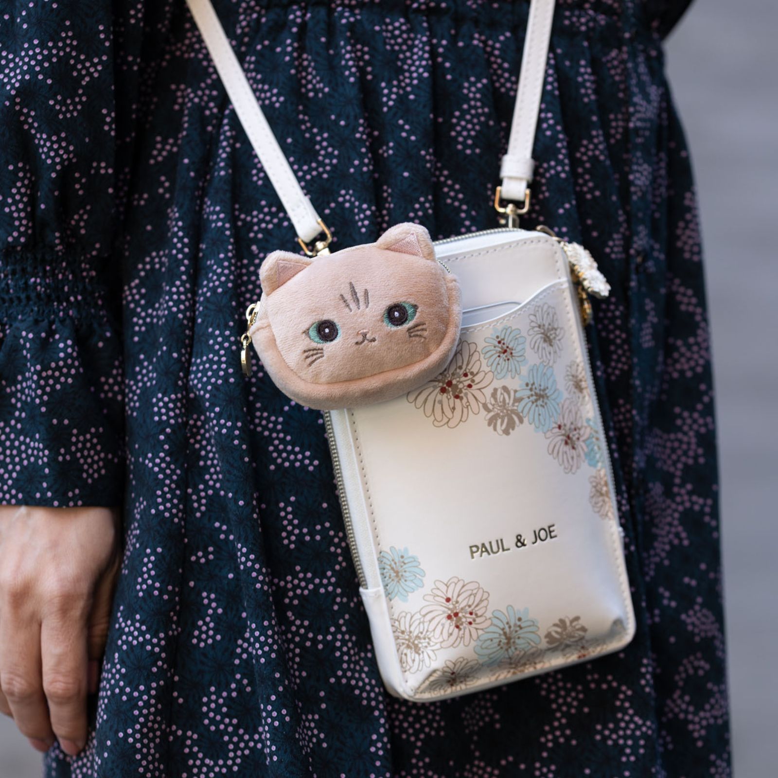 ヌネット/ジプシーのネコフェイスミニポーチ・S｜カラビナ付き