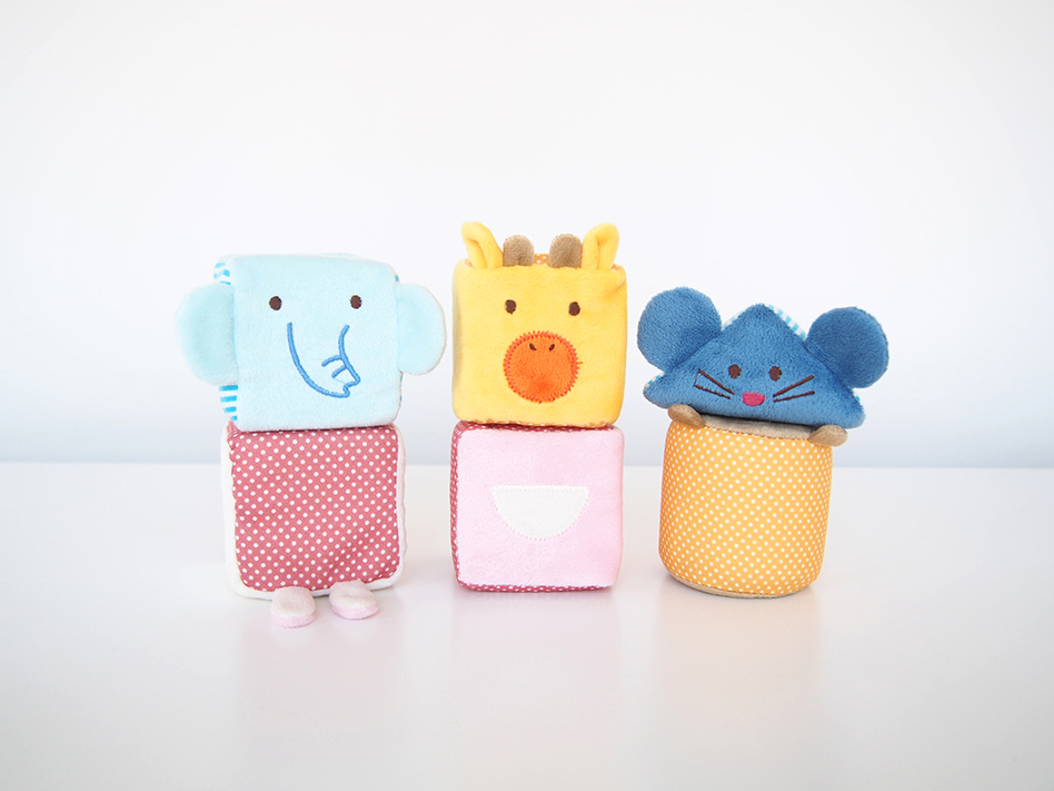 【名入れ】ママがうれしい！おむつストッカー&ふわふわアニマルブロックセット