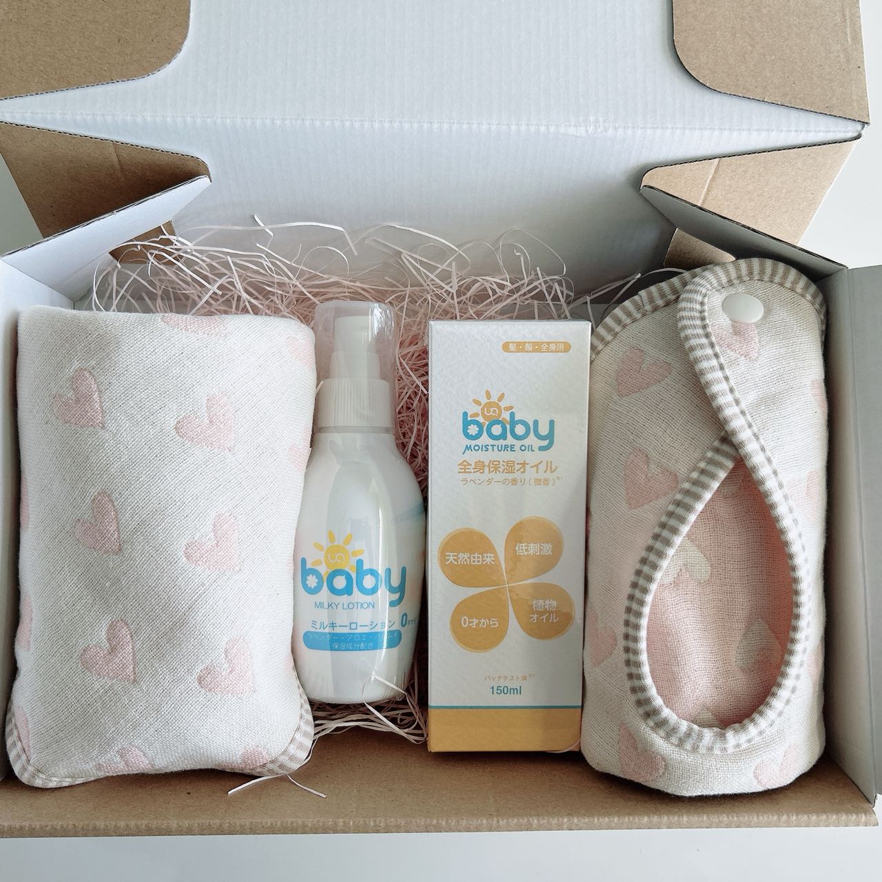6重織ガーゼハンカチ＆スタイ&UQベビーミルキーローション＆全身保湿オイル　御祝セット