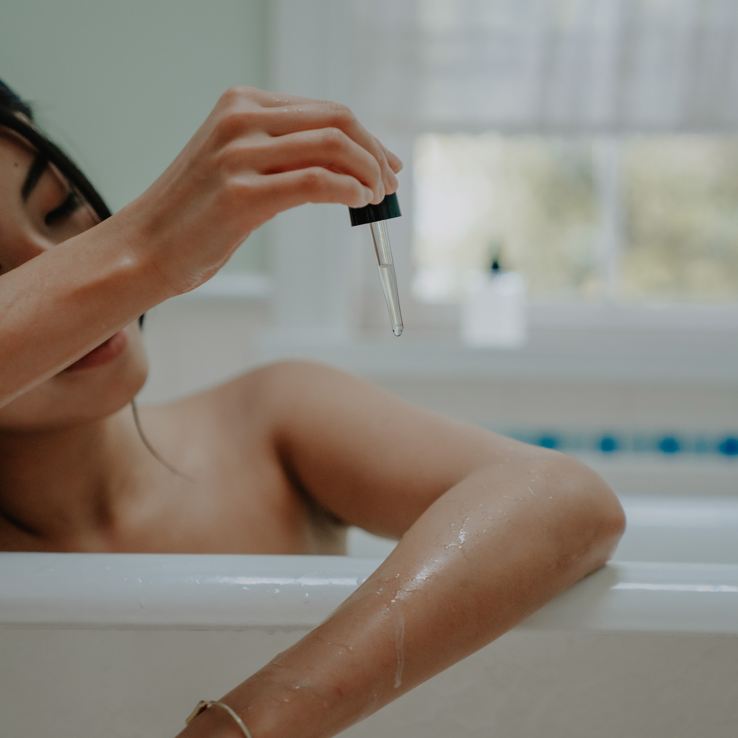 キラキラ輝く【ボディオイル】になる入浴剤