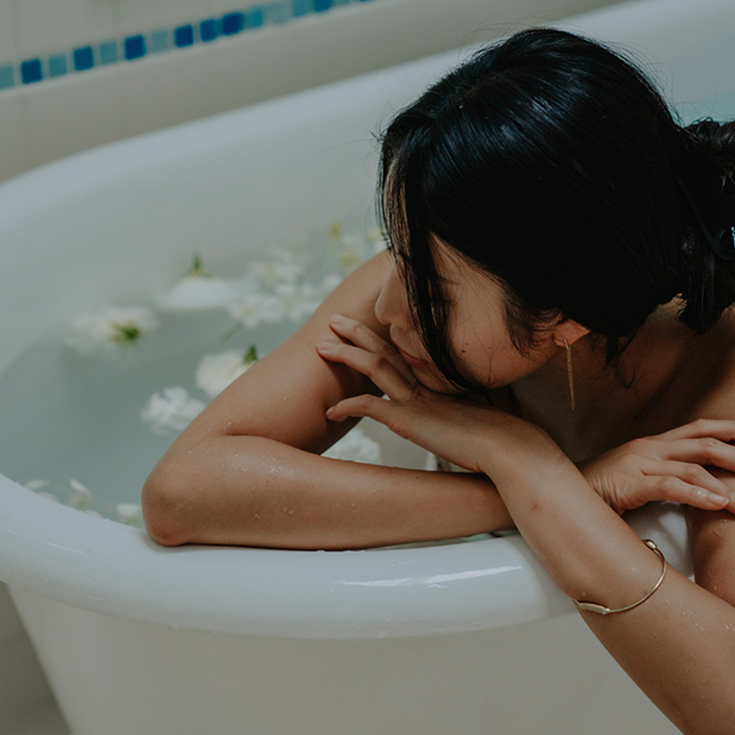 キラキラ輝く【ボディオイル】になる入浴剤