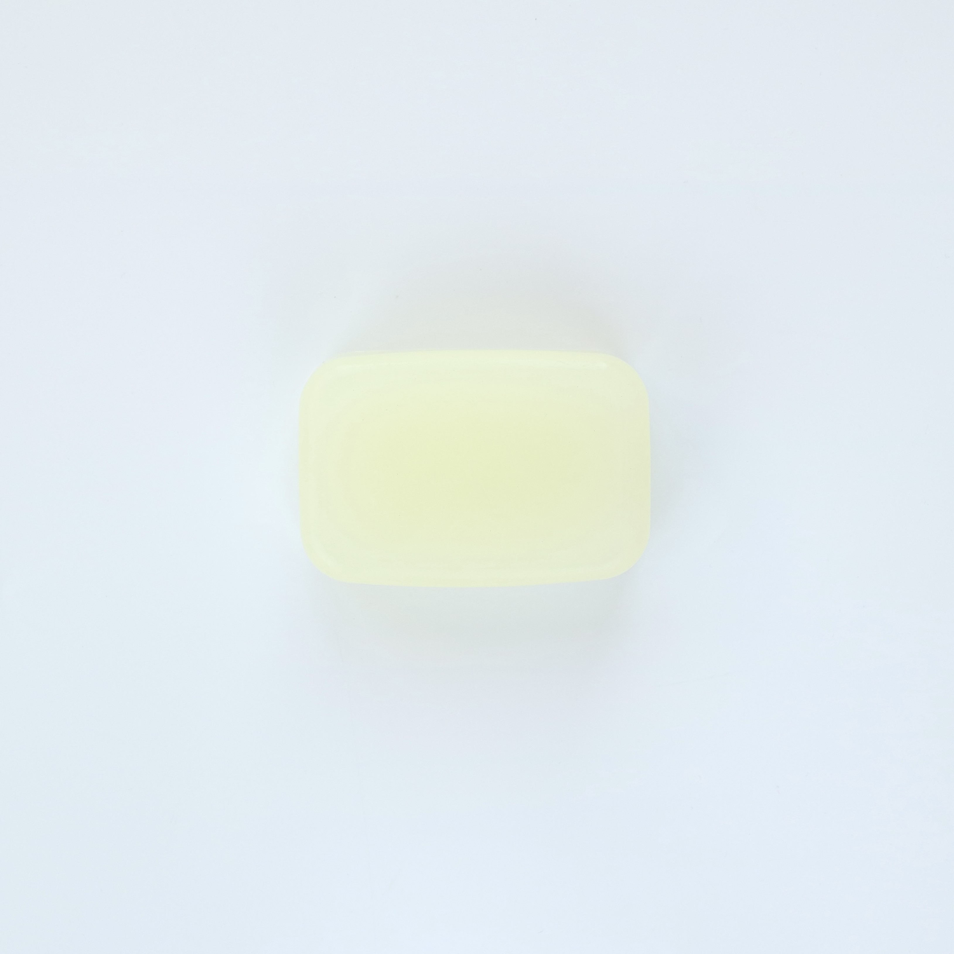 《潤う美肌へ》シルク配合の絹の石鹸｜無添加・無香料