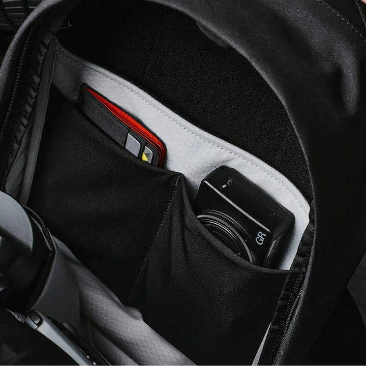 METRO BACKPACK リュックサック 12L｜PC収納可能