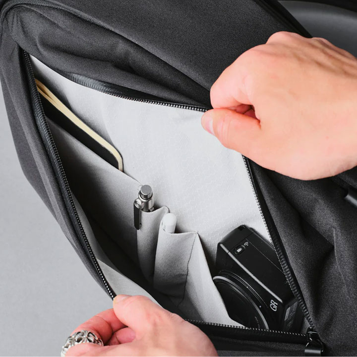 METRO BACKPACK リュックサック 12L｜PC収納可能