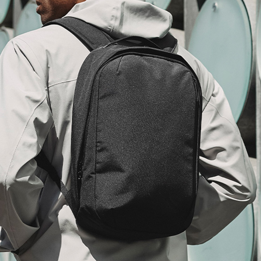 METRO BACKPACK リュックサック 12L｜PC収納可能