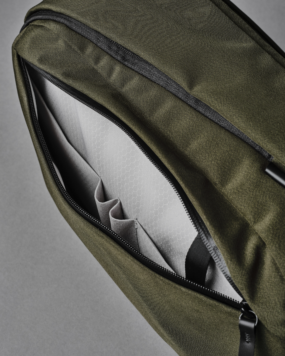 METRO BACKPACK リュックサック 12L｜PC収納可能