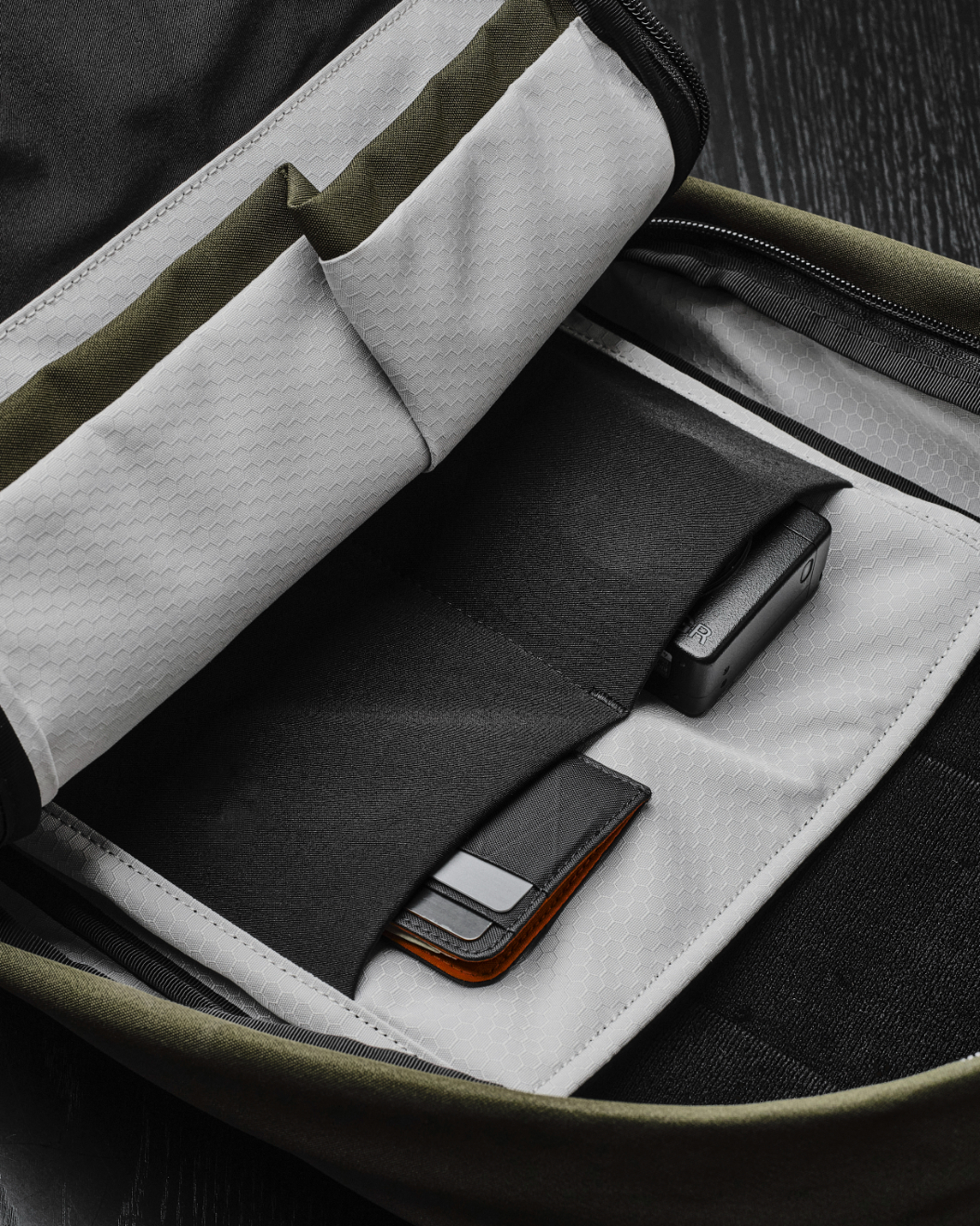 METRO BACKPACK リュックサック 12L｜PC収納可能