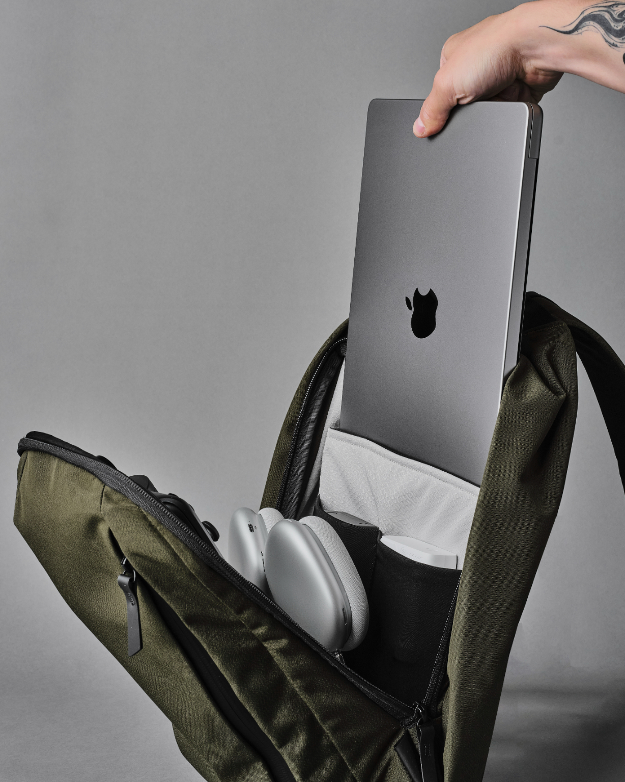 METRO BACKPACK リュックサック 12L｜PC収納可能