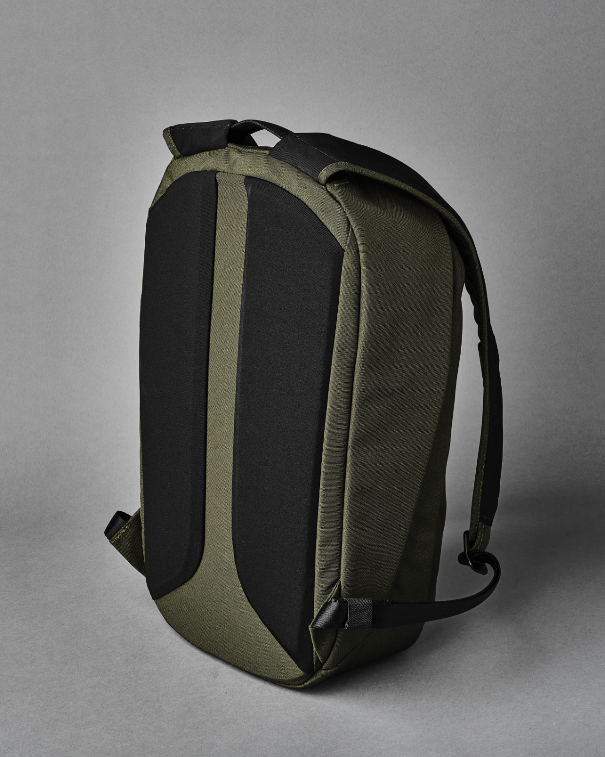 METRO BACKPACK リュックサック 12L｜PC収納可能