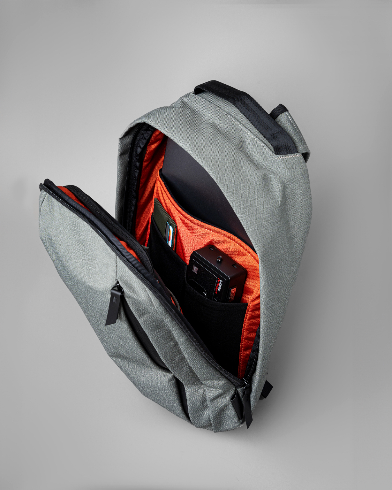 METRO BACKPACK リュックサック 12L｜PC収納可能