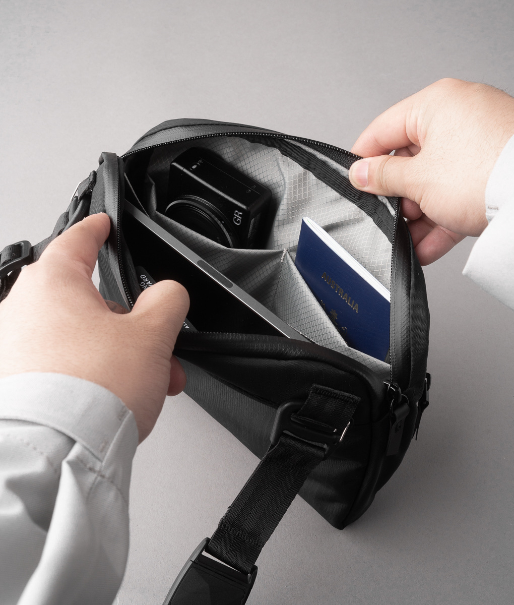 FLIGHT SLING スリングボディバッグ《防水》