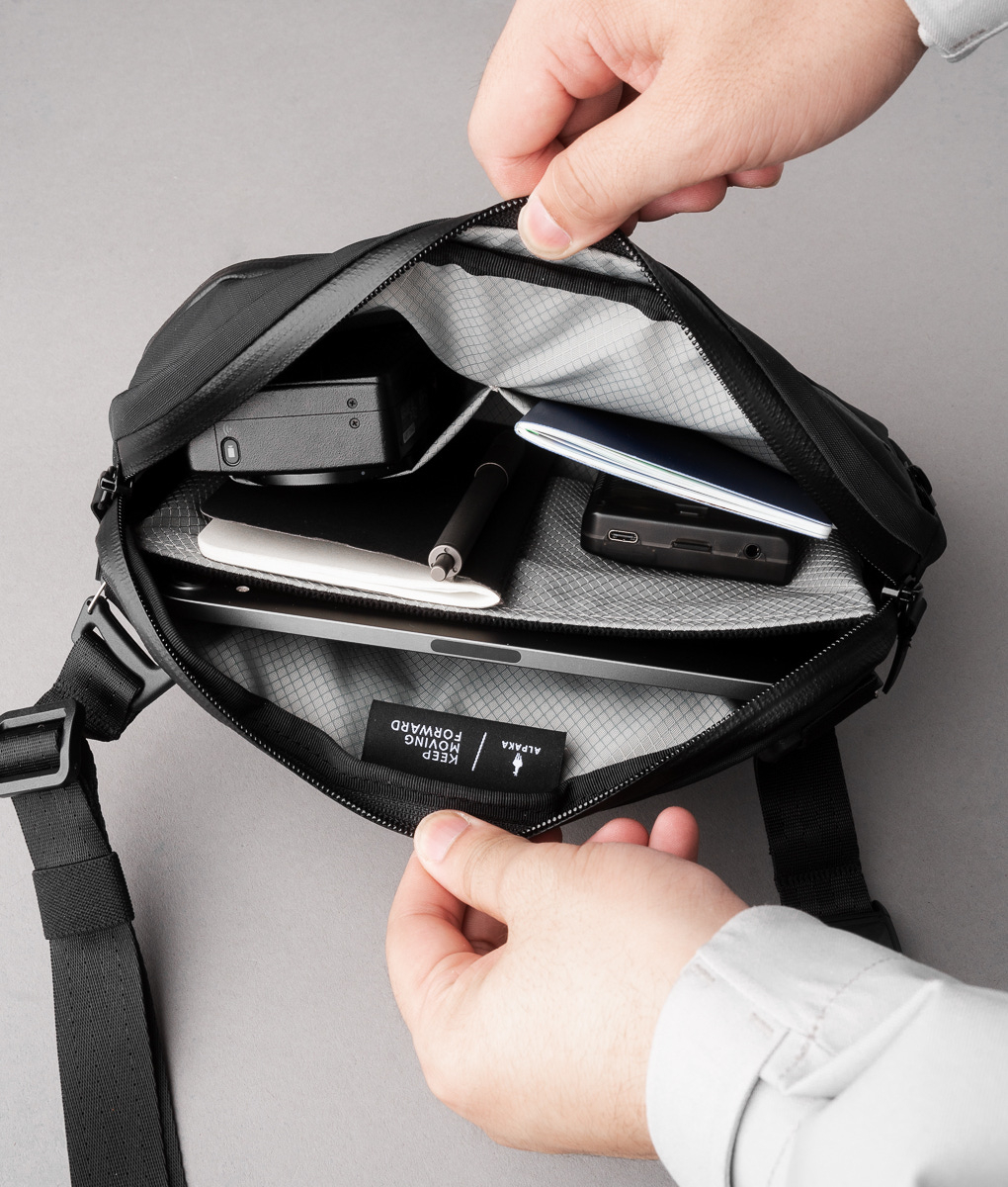 FLIGHT SLING スリングボディバッグ《防水》