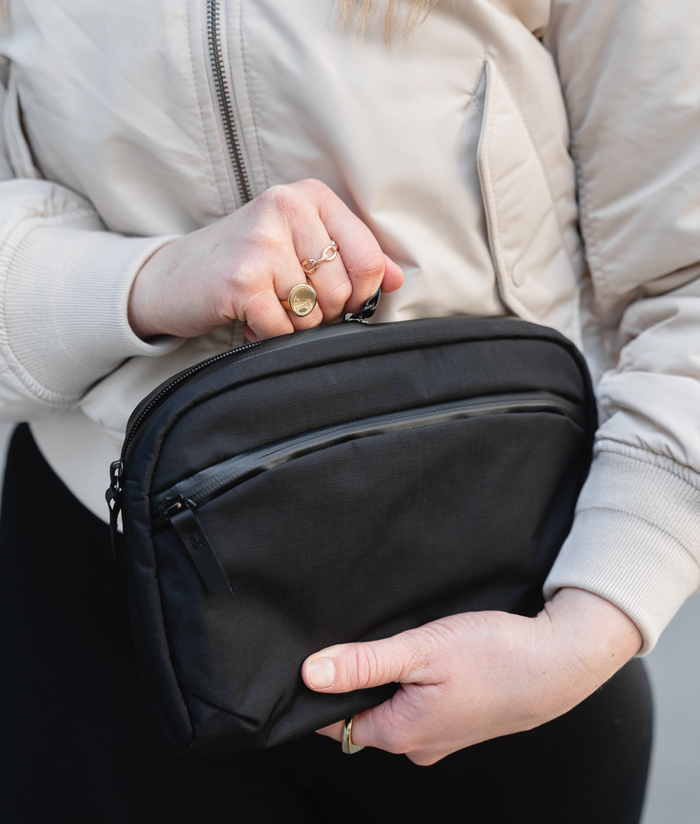 FLIGHT SLING スリングボディバッグ《防水》