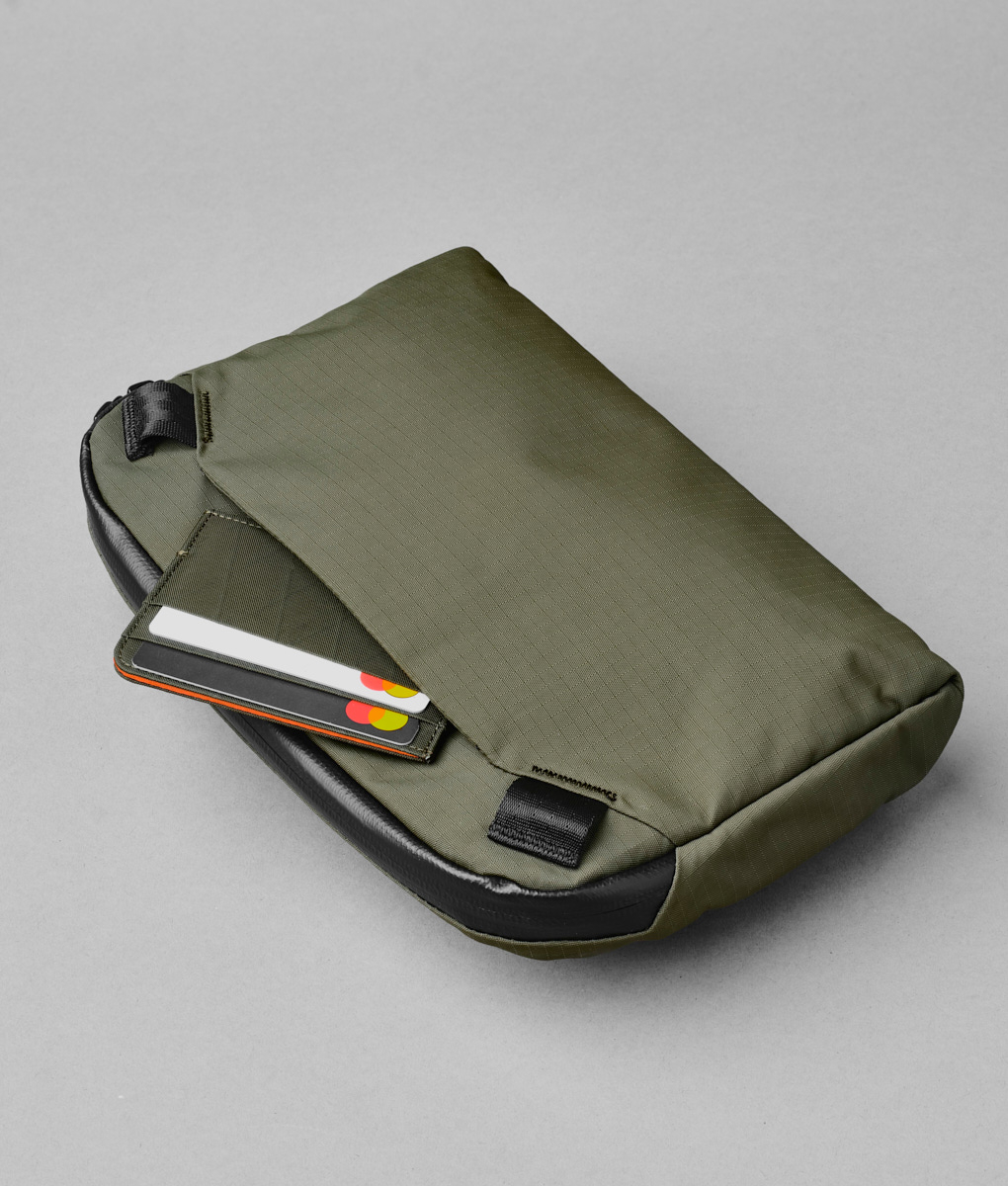 FLIGHT SLING スリングボディバッグ《防水》