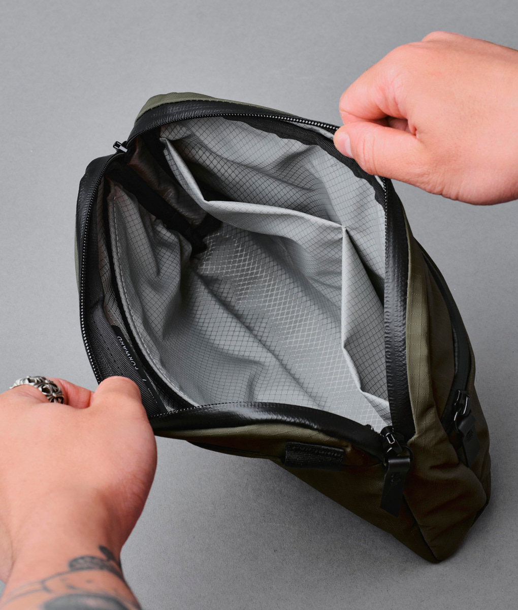 FLIGHT SLING スリングボディバッグ《防水》