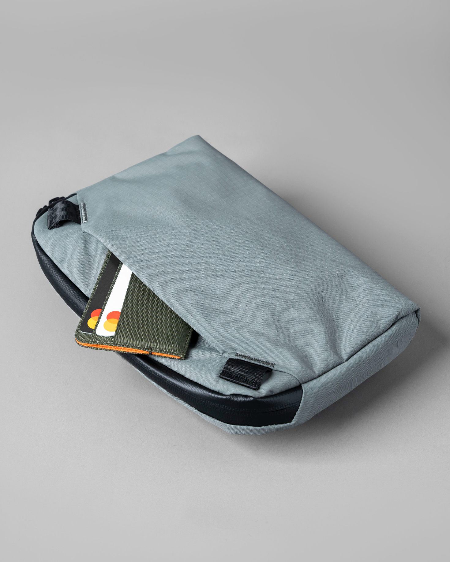 FLIGHT SLING スリングボディバッグ《防水》