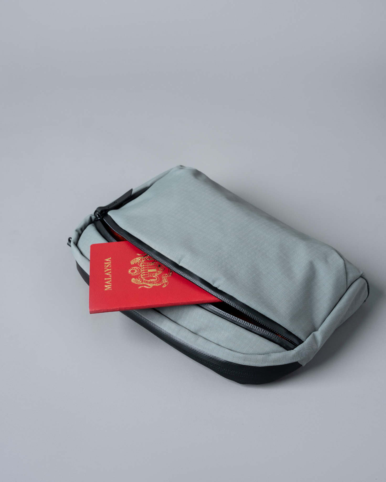 FLIGHT SLING スリングボディバッグ《防水》