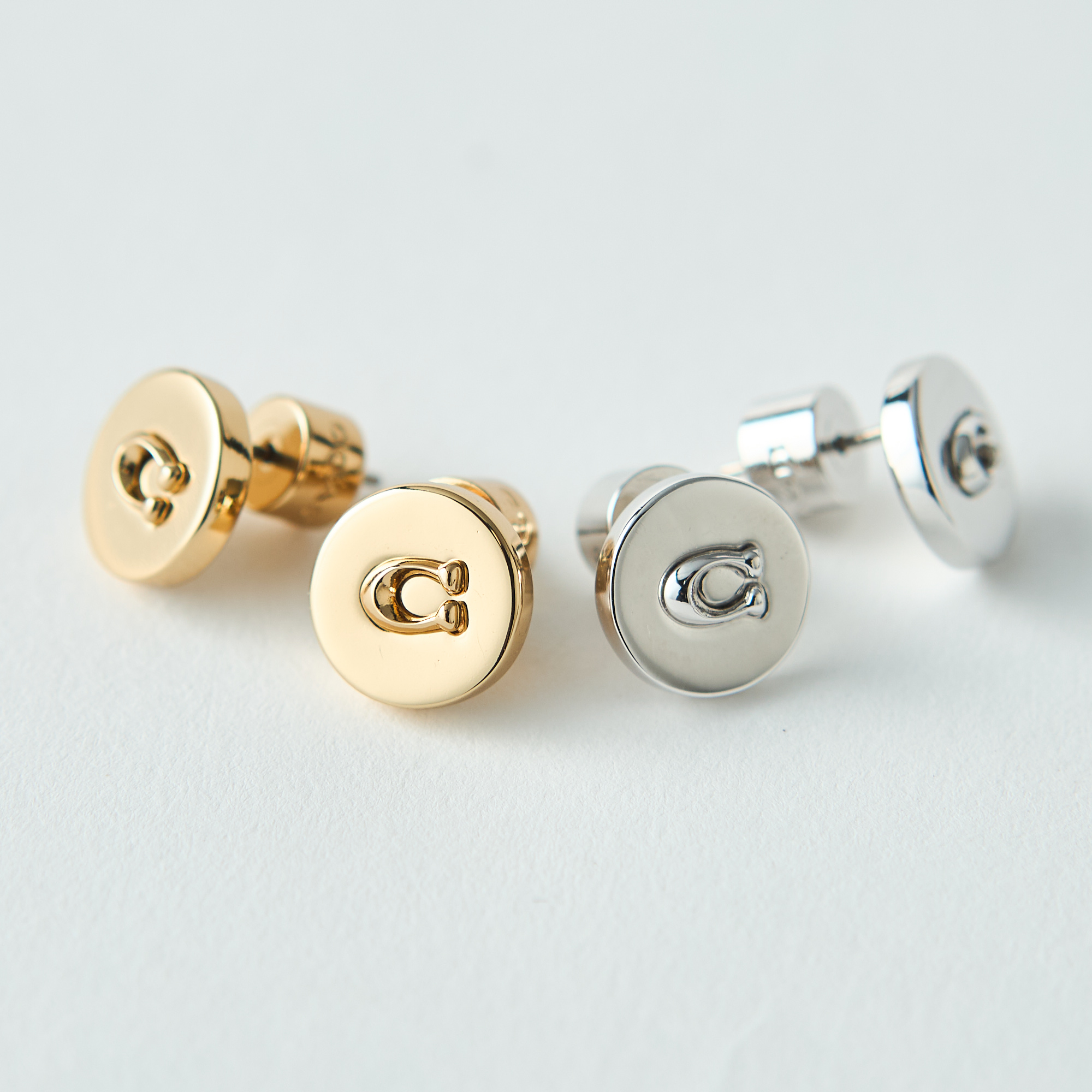 COACH シグネチャーロゴサークルピアス