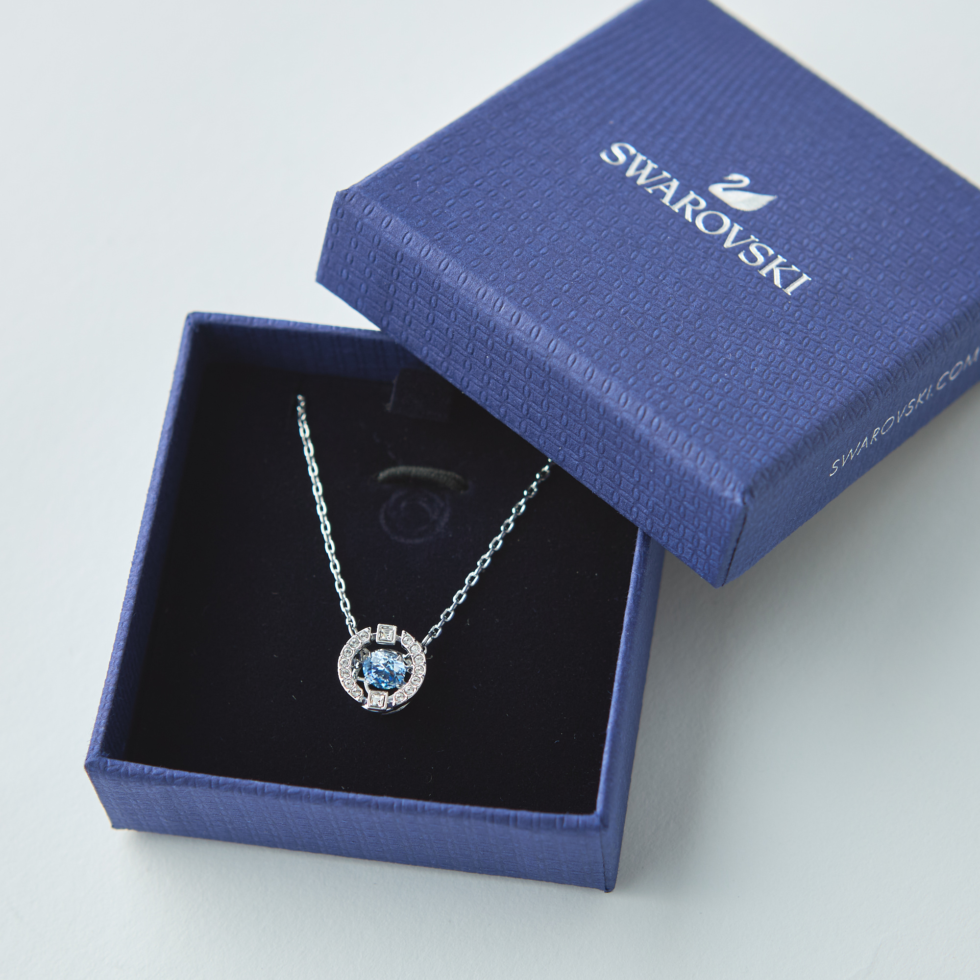 Una スパークリングダンスラウンドカットネックレス