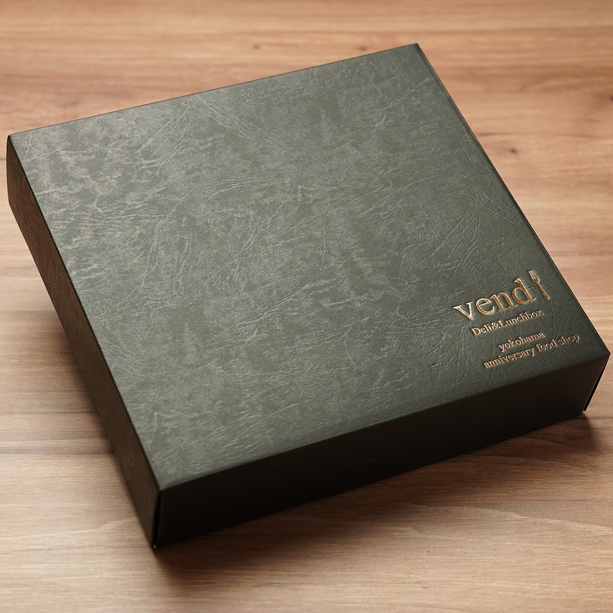 プレミアム熟成生マスタード（4個）と9ハーブ＆スパイスオリーブオイル（1本）ギフトボックス