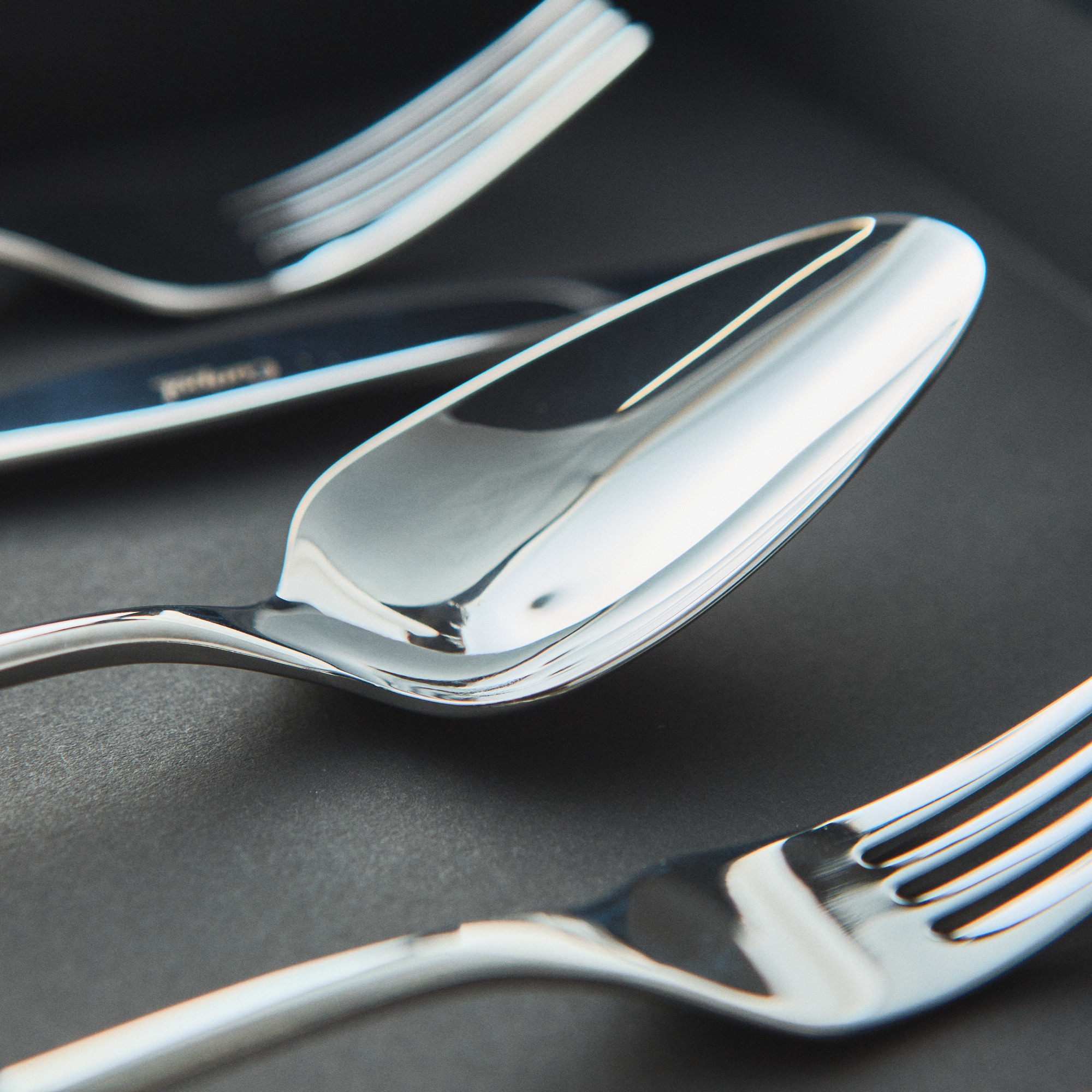 【クチポール】アイレス・マテウス　ミラーディナーペア4本セット