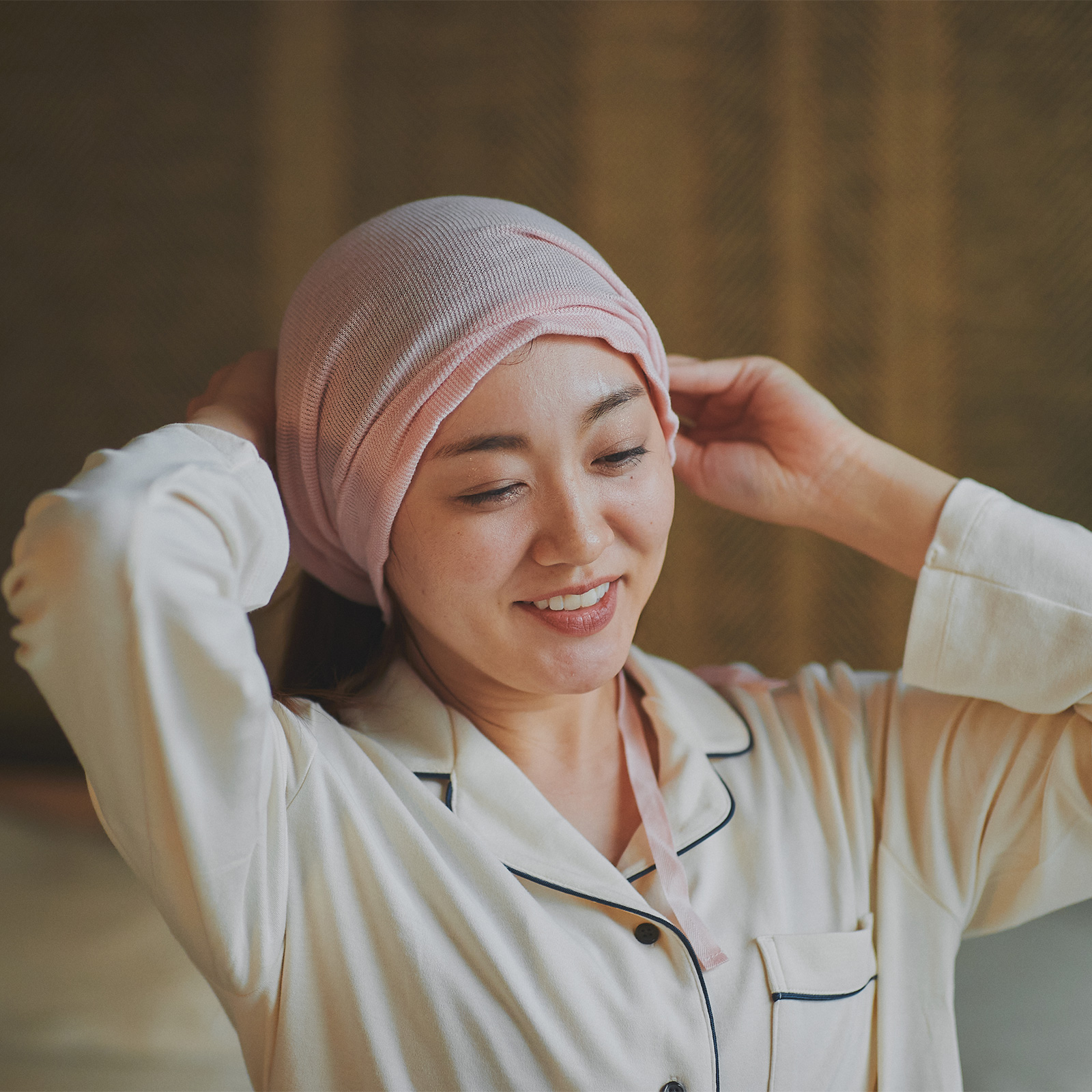 寝ている間のヘアケア 光電子®︎シルクナイトキャップ