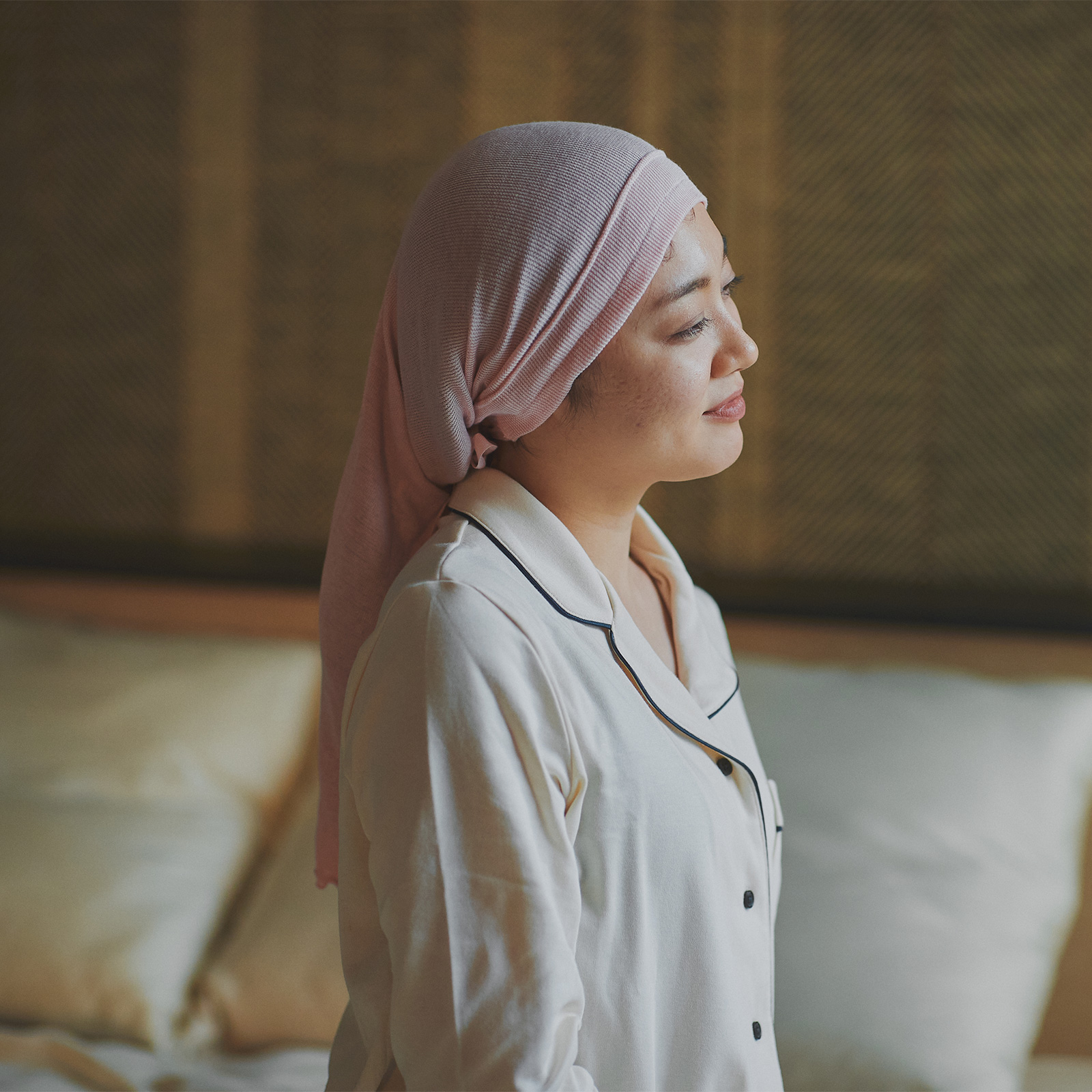 寝ている間のヘアケア 光電子®︎シルクナイトキャップ