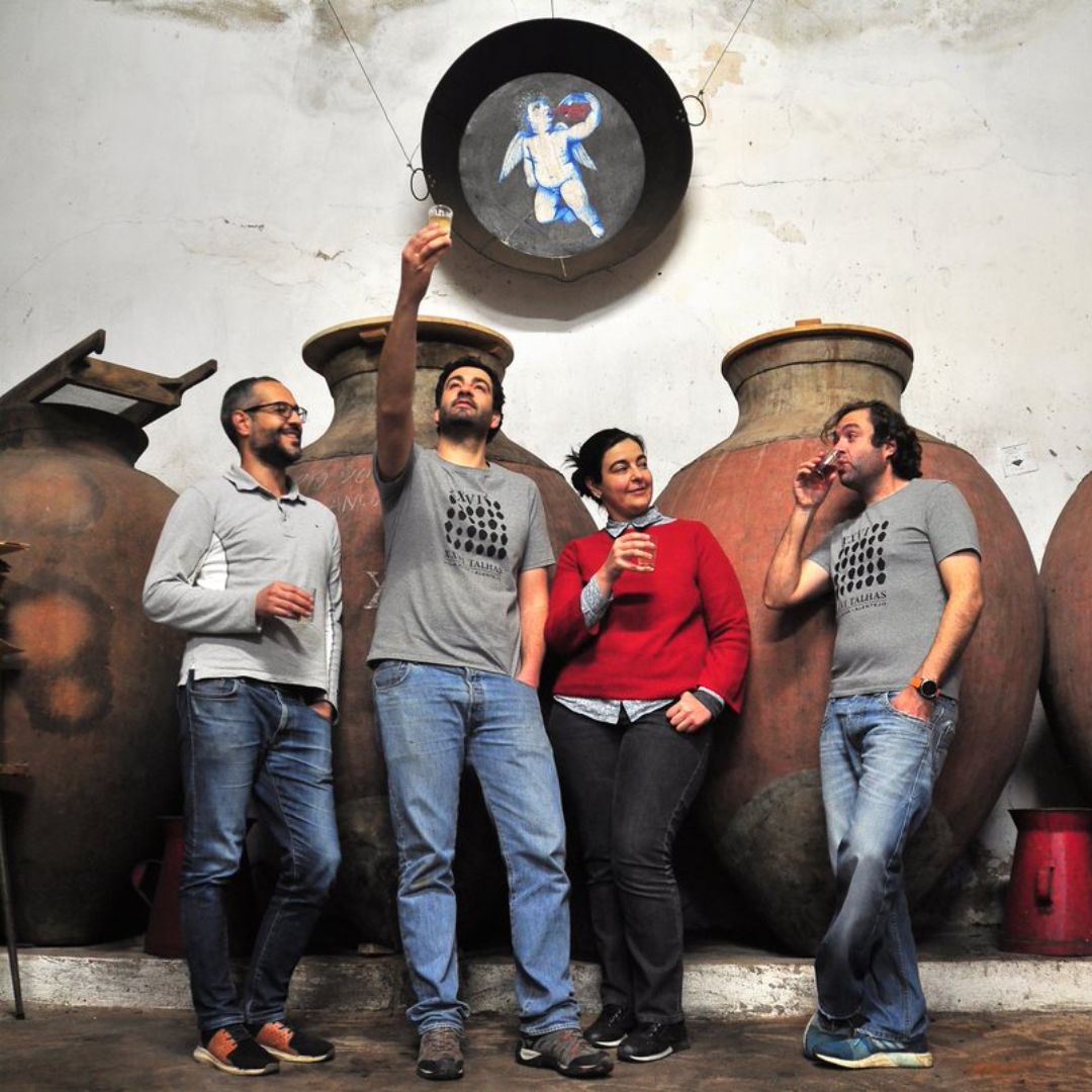 2500年前から受け継がれる歴史あるワイン。「プレミアムタリャワイン」赤白セット