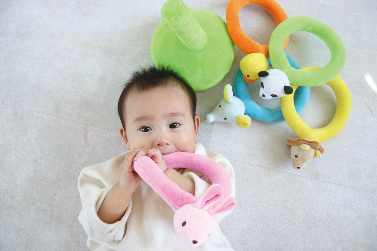 選べるおもちゃとスタイセット