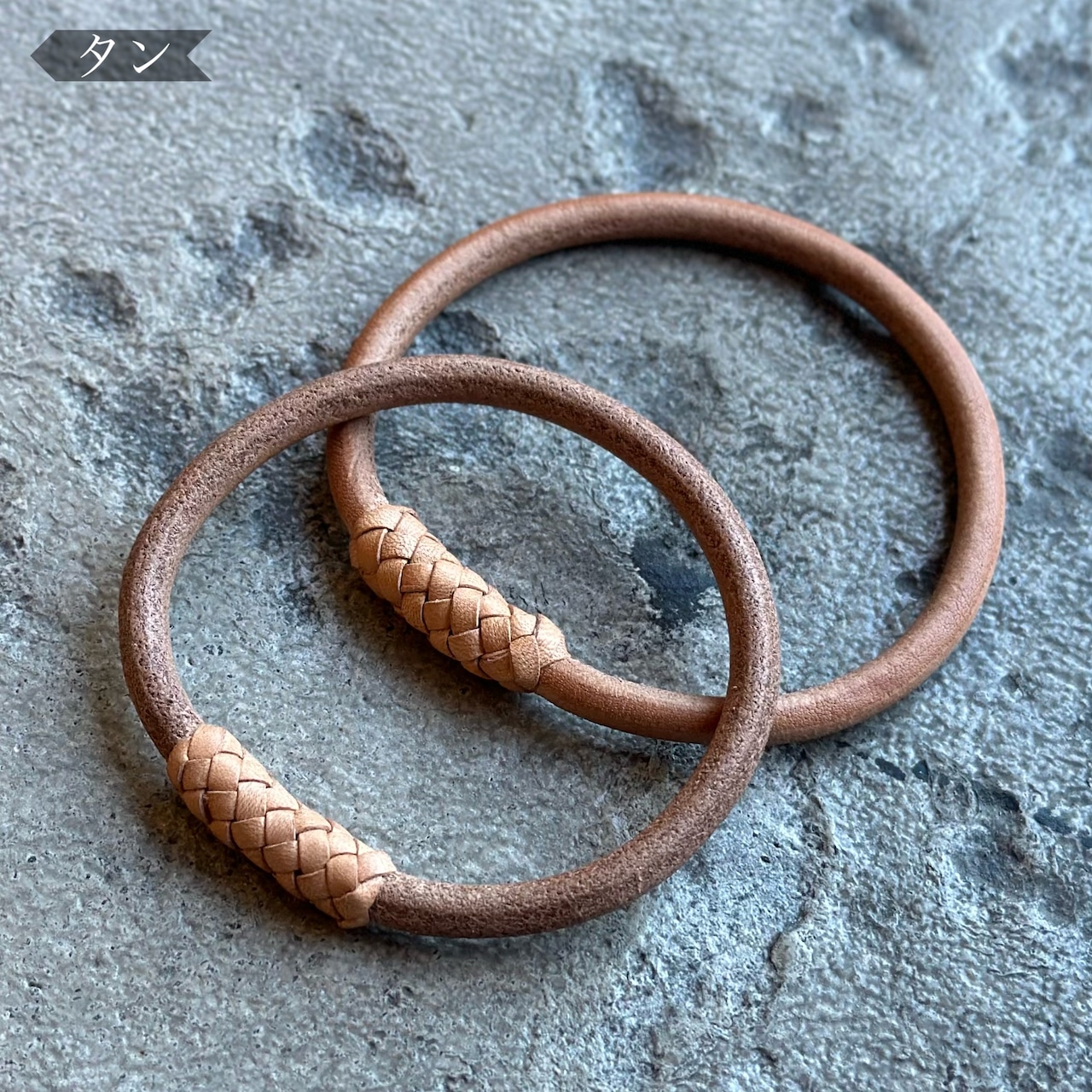 ＜ペアにもおすすめ＞ループブレスレット ４本編みレザービーズ カウハイド