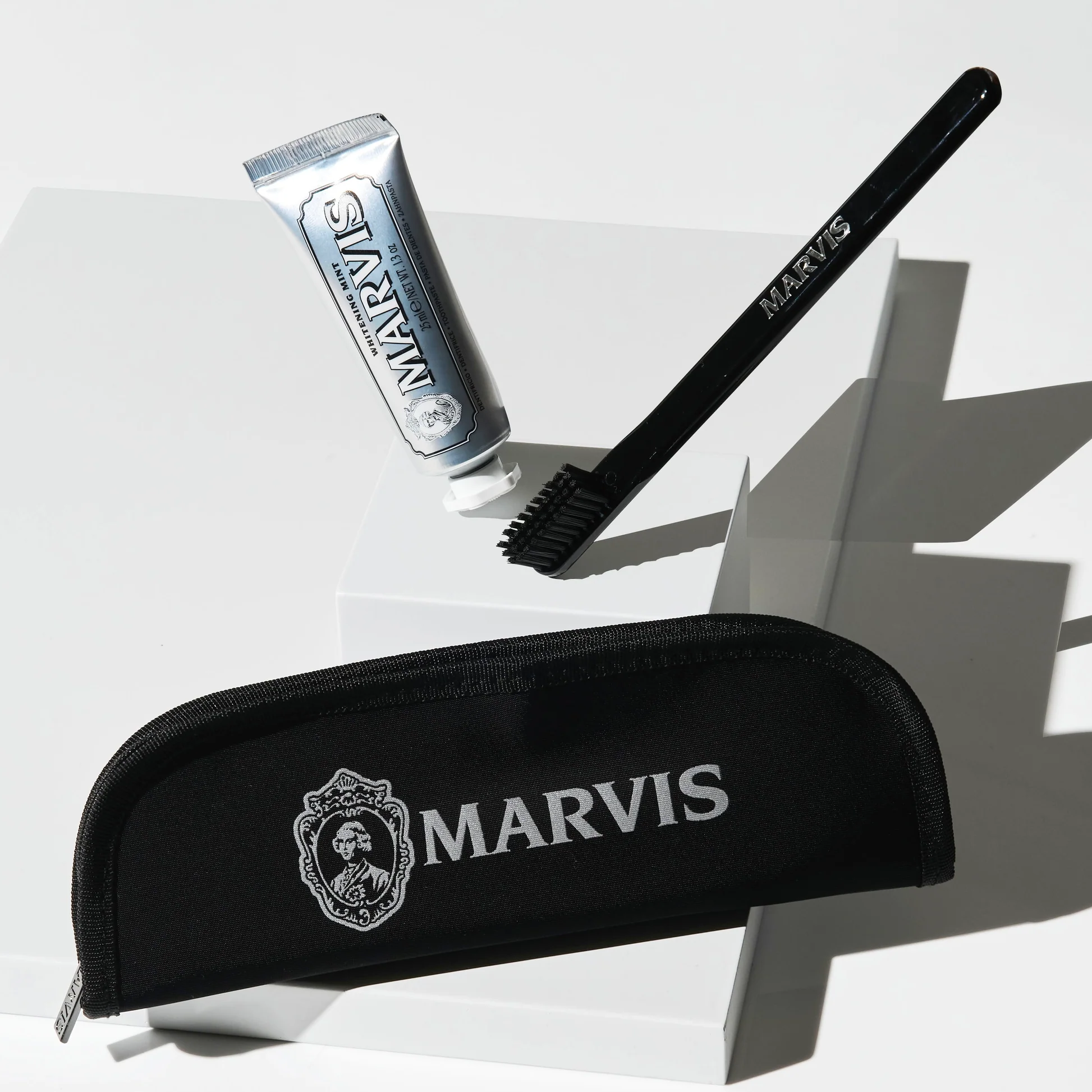 トラベルセット　Pouch + 25ml White mint + toothbrush